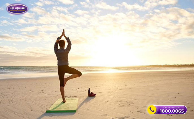 Yoga hình cây giảm đau khớp gối